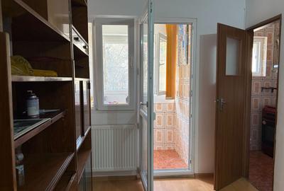 Apartament cu 2 camere semidecomandat, mobilat în Apărătorii Patriei