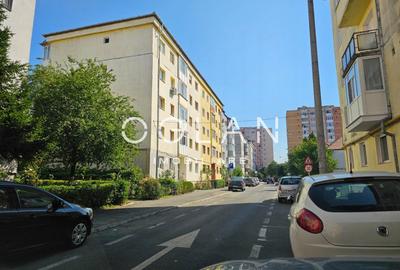 Apartament cu 3 camere decomandate etaj 3 str Negoveanu Vasile Aaron