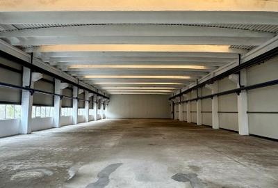 Închiriez spatiu industrial 990 MP - 5,5 euro /mp /luna +TVA - 4