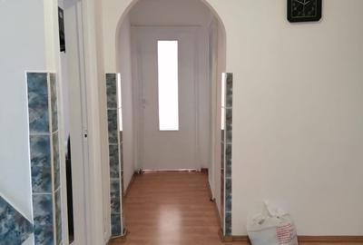 Apartament 2 camere , 100.000 euro, Aleea Vidraru