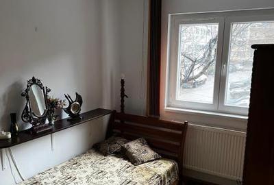 Apartament cu 2 camere semidecomandat, mobilat în Berceni