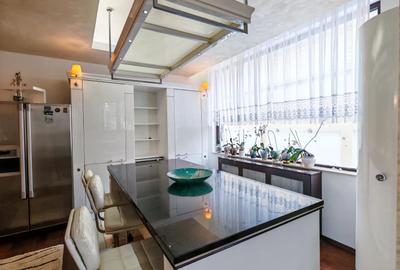 Casă cu 5 camere în Pipera