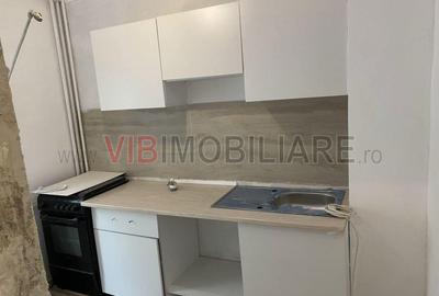 Garsonieră decomandată, mobilată în Decebal