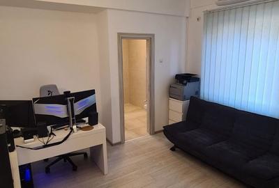 Apartament cu 3 camere semidecomandat în Parcul Carol