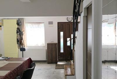 Apartament 3 camere, situata central Str. Cuza voda - 8
