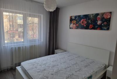 Apartament cu 2 camere decomandat, mobilat în Podul de Fier