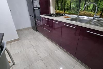 Apartament cu 3 camere decomandat în Casa de Cultură
