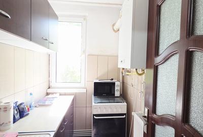 Apartament cu 3 camere semidecomandat în Micro 19
