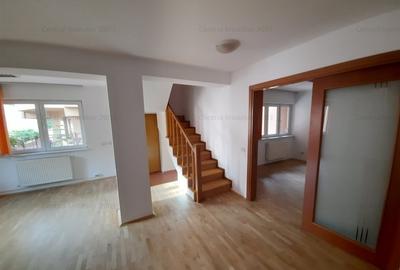 Duplex in imobil mic nou, parter si etaj,curte mica proprie