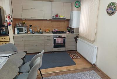 Apartament cu 2 camere semidecomandat, mobilat în Florești