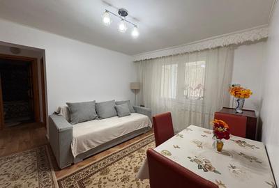 Apartament cu 2 camere semidecomandat, mobilat în Est