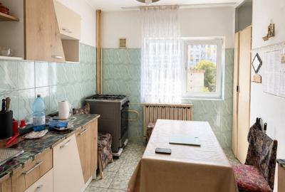 Apartament cu 3 camere decomandat în Rahova