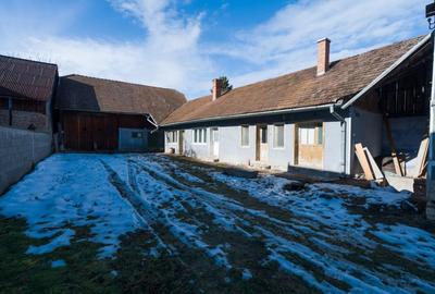 Casă individuală cu 6 camere în Izvoru Crișului