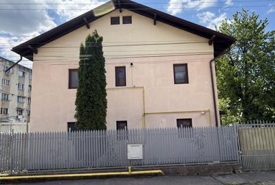 Vila construită in 2010 - P+1+pod - S=236 mp și curte 238 mp Campina! - 3