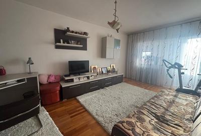Apartament cu 3 camere decomandat, mobilat în Fabric