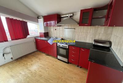 Casă individuală cu 8 camere în Cetate