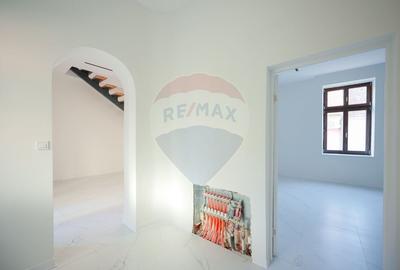 Apartament cu 4 camere de vânzare, ultracentral - 3