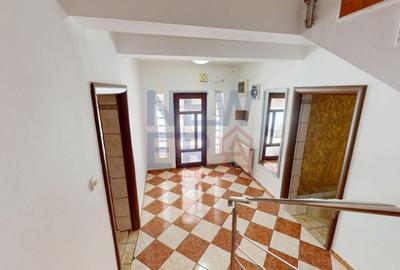 Vila cu 7 camere de inchiriat+ gradina + piscina  Bulevardul Ghencea - 17
