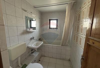 Apartament cu 3 camere decomandat de închiriat în zona Hotvon et.3 - 8