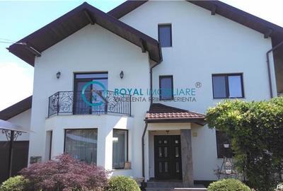 Casă cu 8 camere în Strejnicu