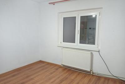 - Apartament 2 camere, Calarasi 4, parter cu balcon 15,3 mp. - 2