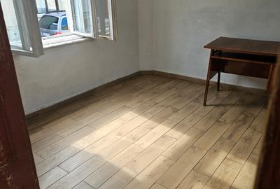 De vanzare casa centrala,situat  la 200m de centru,cu 5 camere,necesita renovat. - 2