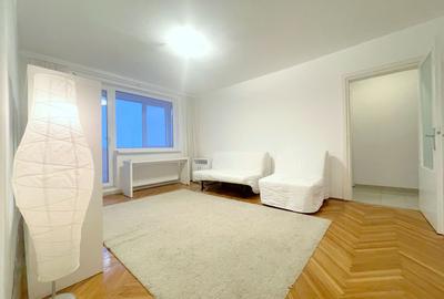 Apartament cu 3 camere semidecomandat, mobilat în Ultracentral