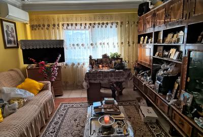 Apartament cu 3 camere decomandat în Dacia