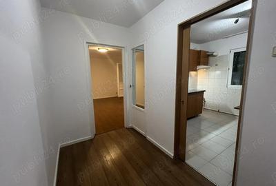 Apartament cu 3 camere semidecomandat în Alexandru Obregia