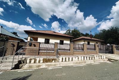 Proprietate exclusivă cu 2 imobile pe teren de 1375mp – spațiu, confort și intim - 1