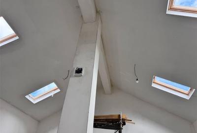 Jumatatea interioara  de duplex de vanzare la pret de apartament! - 4