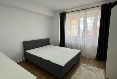Apartament cu 4 camere decomandat, mobilat în Central