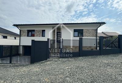 Casa individuala superba in Selimbar- 4 camere, 2 bai, garaj, terasa - 6