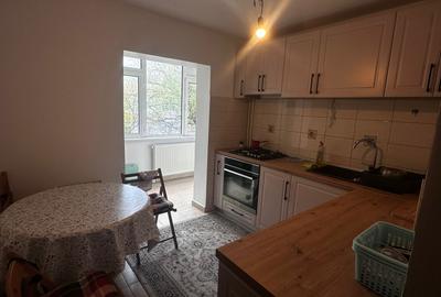Apartament cu 3 camere, decomandat, etajul 3/4, zona Nicolina - 4