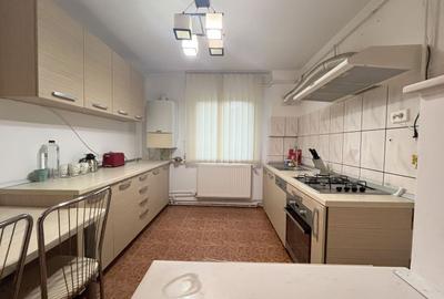 Apartament cu 4 camere decomandat în Take Ionescu