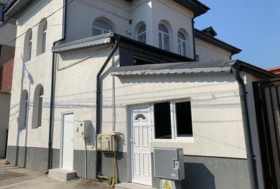 Casă individuală cu 9 camere în Dacia