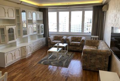 Apartament cu 3 camere semidecomandat, mobilat în Sala Palatului