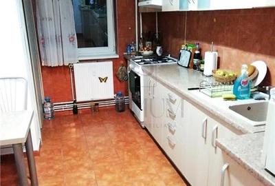 Apartament cu 3 camere decomandat, mobilat în Lipovei