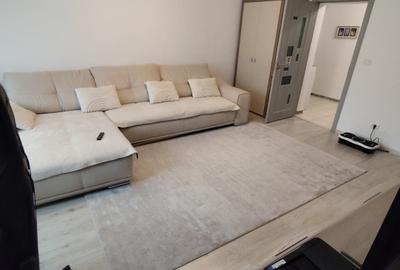 Apartament cu 3 camere decomandat, mobilat în Sebastian