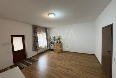 Casa de vanzare 200 mp cu spatiu comercial la parter, strada Lunga - 17