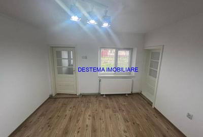 Valu lui Traian, casa la sosea, renovata - 9