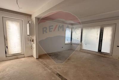 Vanzare Apartament 4 cu camere cu curte / loc parcare/ ultracentral - 3