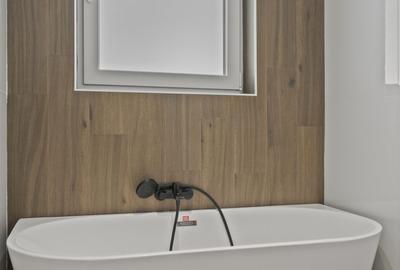 CASE PREMIUM GATA DE MUTARE/415 MP TEREN,126 MP CASA SI POD DEPOZITARE/ AEROCITY - 14