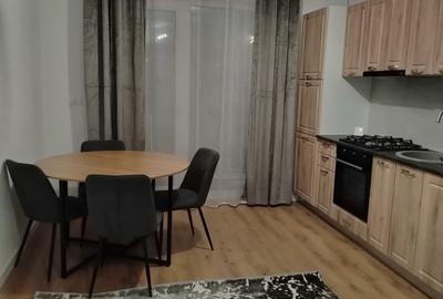 Apartament cu 3 camere decomandat, mobilat în Exterior Est