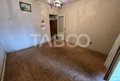 Apartament decomandat 4 camere 4 balcoane 2 bai etaj 1 Central Sibiu - 1