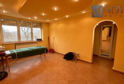 Apartament cu 3 camere semidecomandat în 1 Decembrie 1918