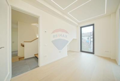 La poalele Tâmpei — vilă contemporană în Schei - 26