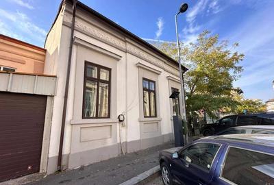 Apartament cu 5 camere semidecomandat în Cișmigiu