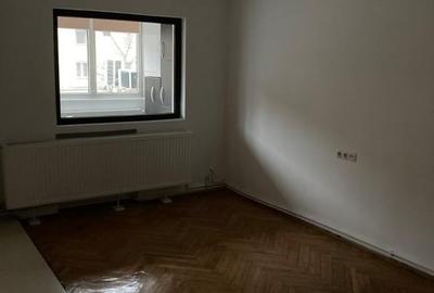 Apartament 3 camere de vanzare structura buna zona Grivitei