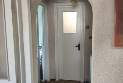 Vand apartament  3 camere, izolat exterior,bloc antiseismic vis-a-vis Comisariat - 1
